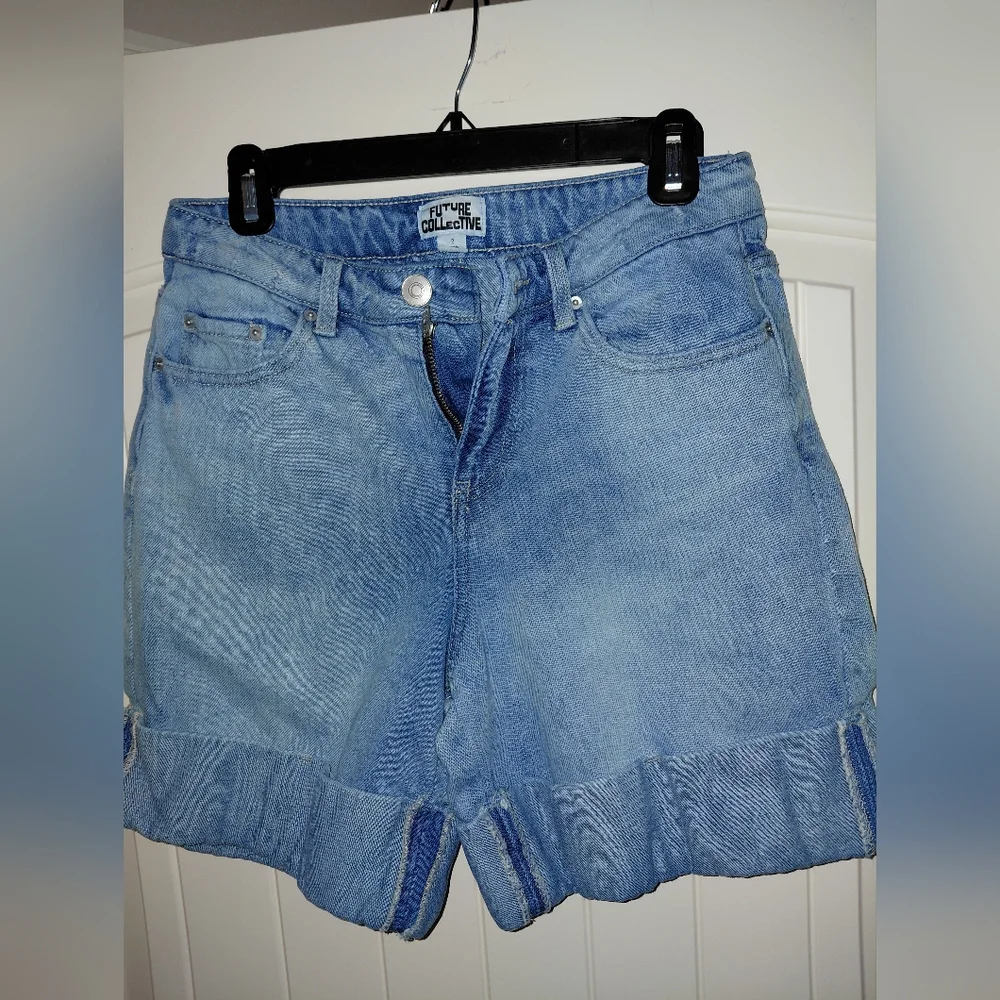 High Rise Wide Leg Light Blue Denim Jumbo-Cuff Shorts Size 2